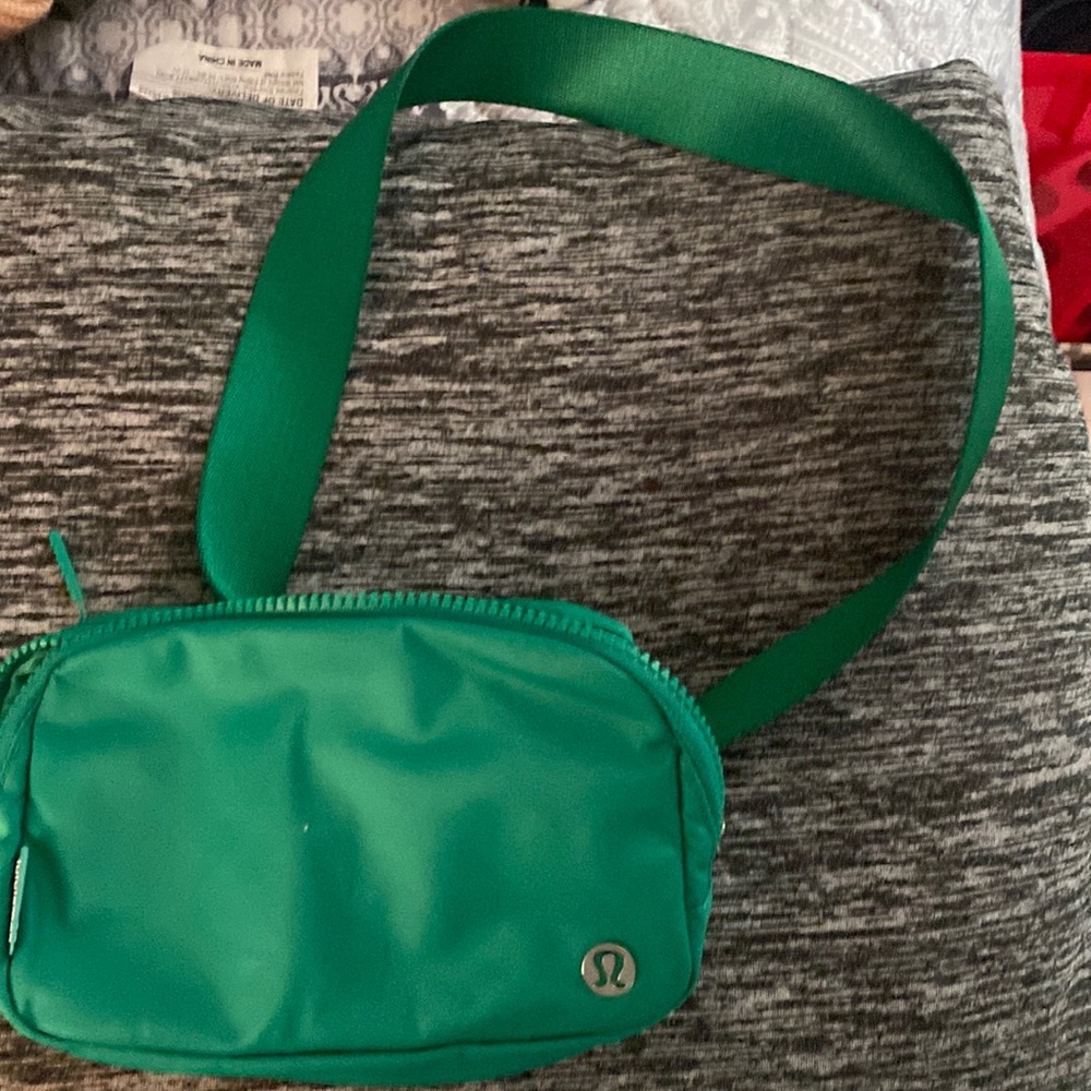 Lululemon Everywhere Belt Bag Kelly Green Like New Condition